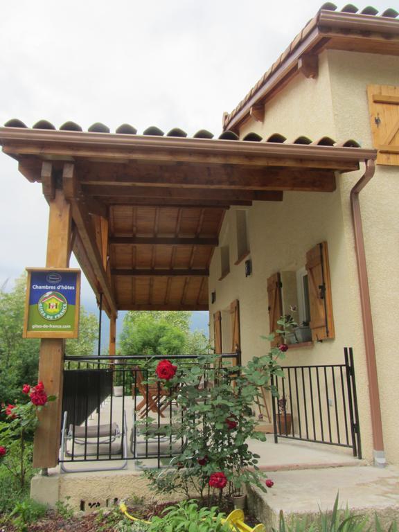 Les Cimes Bed & Breakfast Saint-Pierre-de-Riviere ภายนอก รูปภาพ